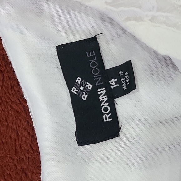 Ronni Nicole White Sheath Dress Sleeveless Scoop Neck - Picture 2 of 7